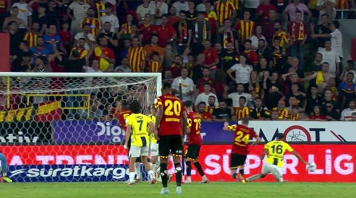 Trioda Göztepe - Fenerbahçe maçının tartışmalı pozisyonları değerlendirildi: Atlanan penaltı, verilen penaltı, iptal edilen gol, kırmızı kart beklenen an...