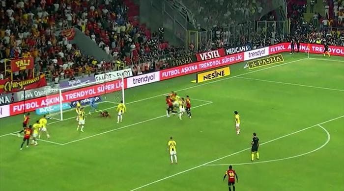 Trioda Göztepe - Fenerbahçe maçının tartışmalı pozisyonları değerlendirildi: Atlanan penaltı, verilen penaltı, iptal edilen gol, kırmızı kart beklenen an...