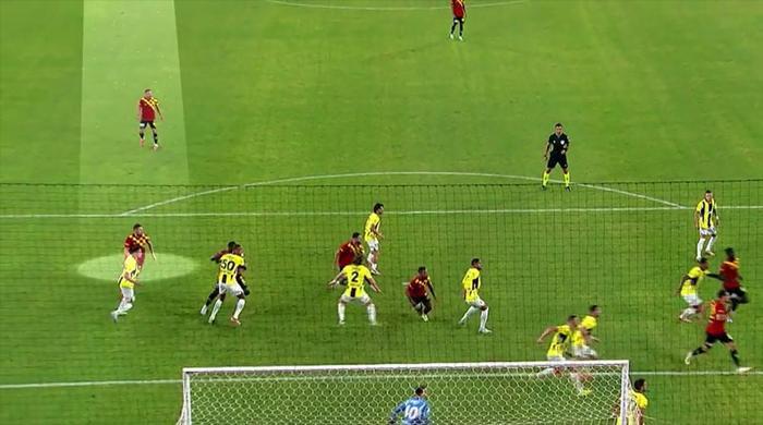 Trioda Göztepe - Fenerbahçe maçının tartışmalı pozisyonları değerlendirildi: Atlanan penaltı, verilen penaltı, iptal edilen gol, kırmızı kart beklenen an...