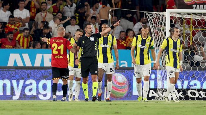 Trioda Göztepe - Fenerbahçe maçının tartışmalı pozisyonları değerlendirildi: Atlanan penaltı, verilen penaltı, iptal edilen gol, kırmızı kart beklenen an...