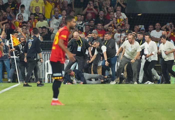 Olaylı Göztepe-Fenerbahçe maçı sonrası Nihat Kahveciden zehir zemberek sözler: Ne hale geldik keyfini çıkarın