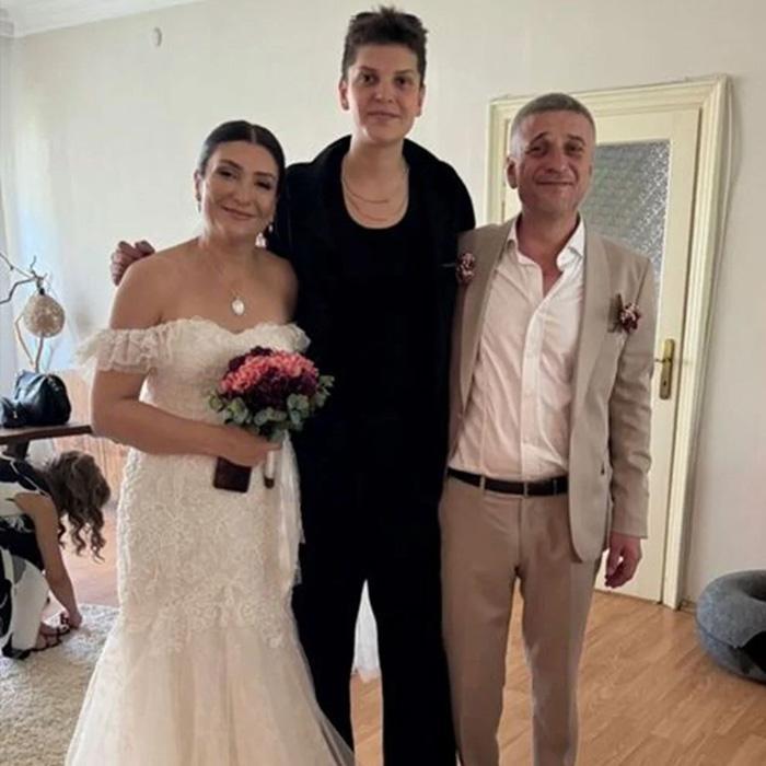 Ebrar Karakurtun babası evlendi: Dansları sosyal medyayı salladı