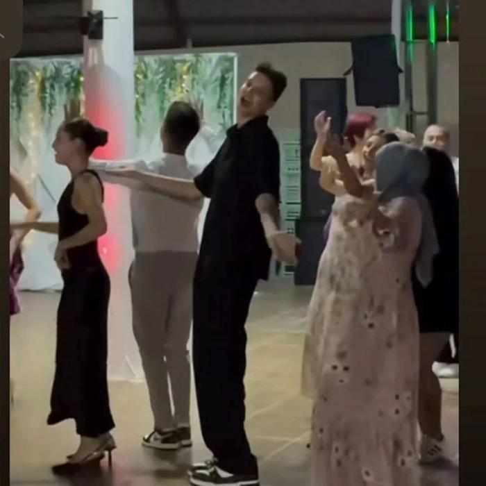 Ebrar Karakurtun babası evlendi: Dansları sosyal medyayı salladı