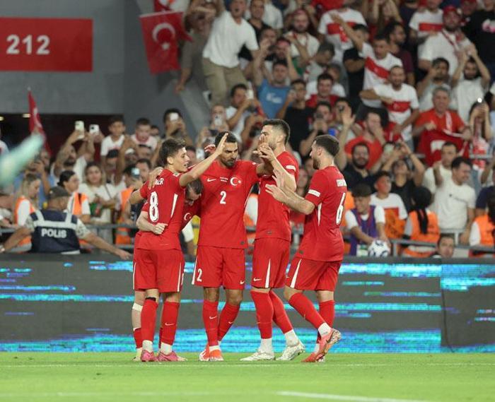 A Milli Takımın İzlanda galibiyeti sonrası dikkat çeken sözler Benficadaki çocuk keşke bize gelse...