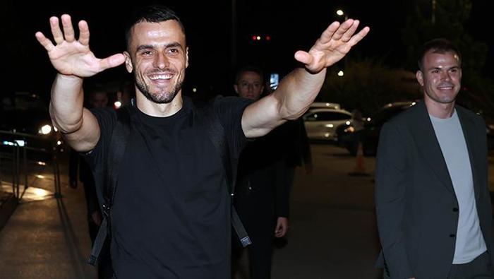 KOSTİC RESMEN FENERBAHÇEDE
