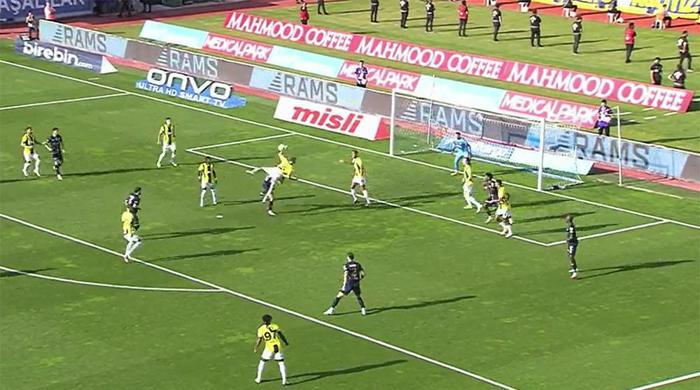 Trioda Kasımpaşa - Fenerbahçe maçının tartışmalı pozisyonları değerlendirildi: Penaltı beklenen anlar