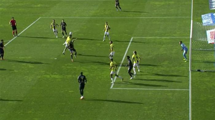 Trioda Kasımpaşa - Fenerbahçe maçının tartışmalı pozisyonları değerlendirildi: Penaltı beklenen anlar