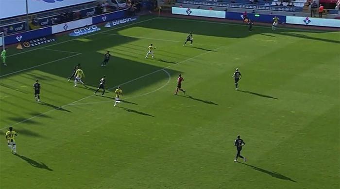 Trioda Kasımpaşa - Fenerbahçe maçının tartışmalı pozisyonları değerlendirildi: Penaltı beklenen anlar