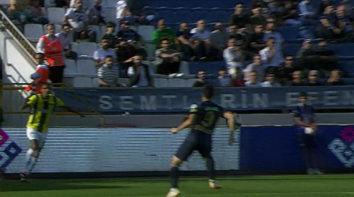 Trioda Kasımpaşa - Fenerbahçe maçının tartışmalı pozisyonları değerlendirildi: Penaltı beklenen anlar