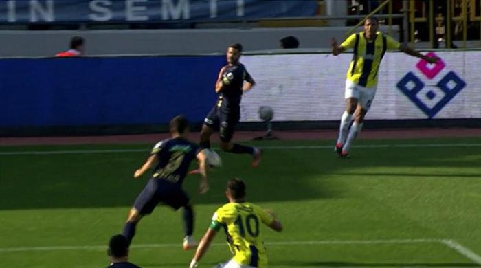 Trioda Kasımpaşa - Fenerbahçe maçının tartışmalı pozisyonları değerlendirildi: Penaltı beklenen anlar