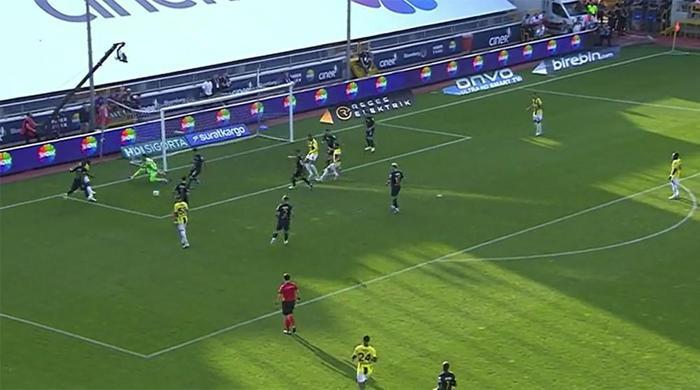 Trioda Kasımpaşa - Fenerbahçe maçının tartışmalı pozisyonları değerlendirildi: Penaltı beklenen anlar