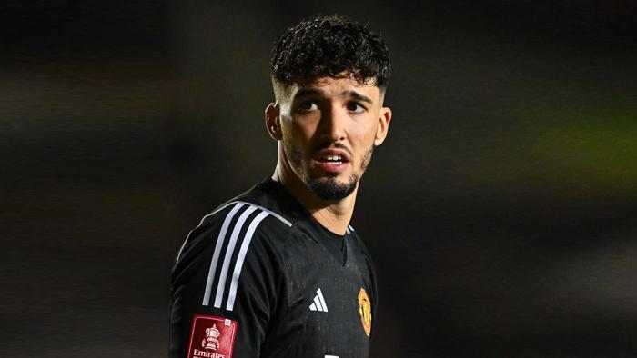 Manchester Unitedda sadece bir kere forma giydi Altay Bayındır isyan etti: Sadece oynamak istiyorum