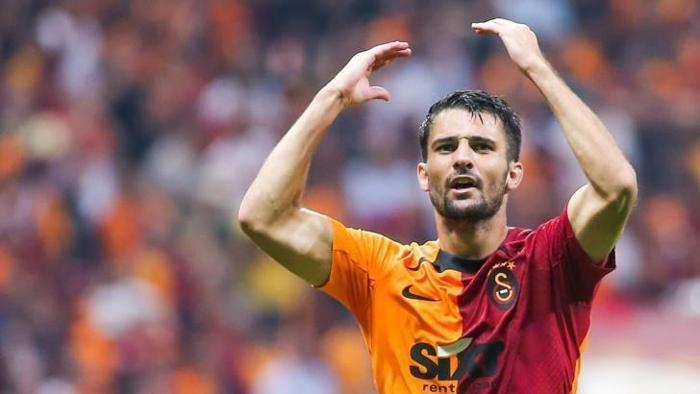 Galatasarayda Okan Buruk ve Wilfried Zahanın arasını açan o isim belli oldu Meğer kara kedi...