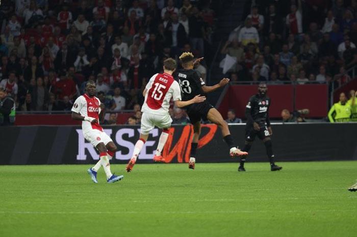 Ajaxa farklı mağlubiyet sonrası Beşiktaşlı futbolcuya sert sözler Dünyanın en pahalı korkuluğu