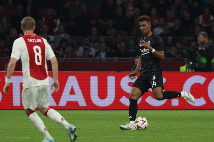 Ajaxa farklı mağlubiyet sonrası Beşiktaşlı futbolcuya sert sözler Dünyanın en pahalı korkuluğu