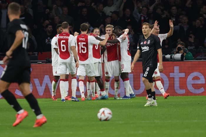 AJAX BEŞİKTAŞI SAHADAN SİLDİ