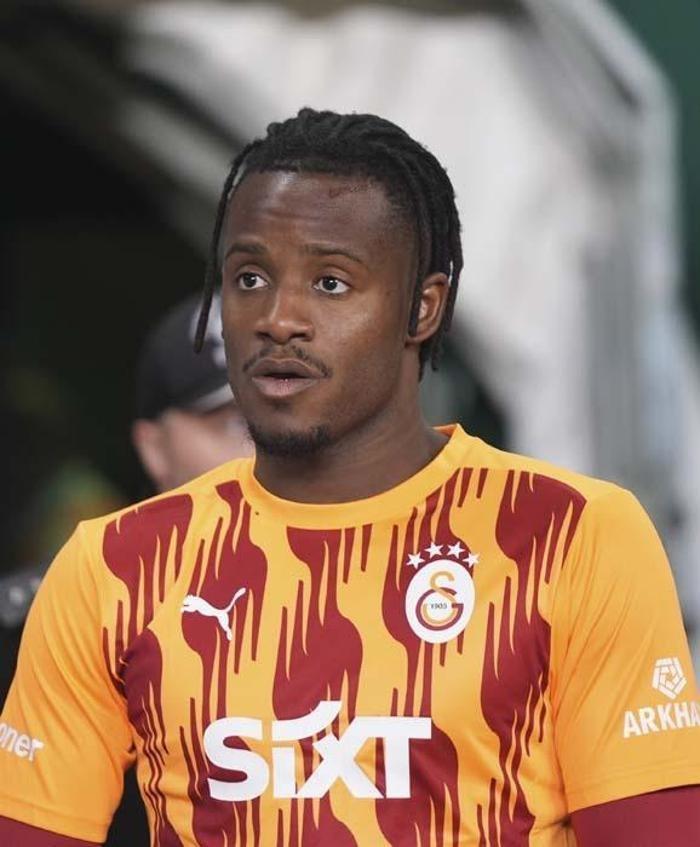 Okan Buruku fena halde öfkelendirmişti Galatasaraylı golcü Batshuayiye ikinci şok kadroda düşünülmüyor