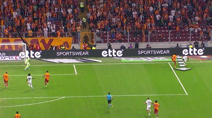 Trioda Galatasaray - Kasımpaşa maçının tartışmalı pozisyonları değerlendirildi: Faul beklenen gol anı, iptal edilen ve verilen penaltılar...