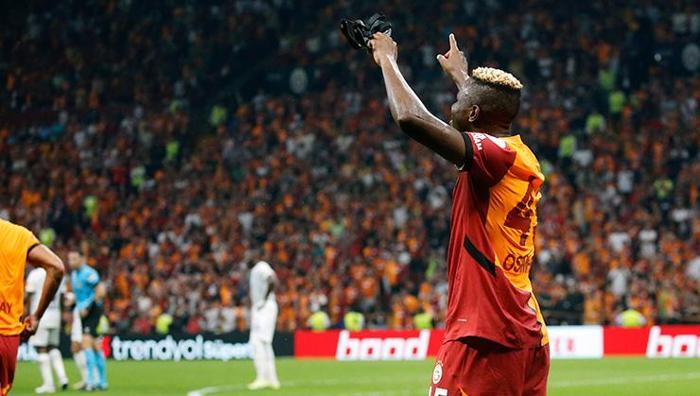 Osimhenin yakın arkadaşından transfer iddialarına son nokta: Devre arasında % 100...