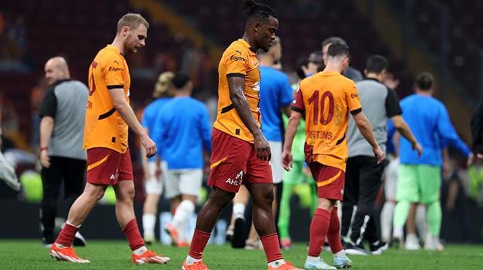 Galatasarayda iki futbolcu formayı garantiledi