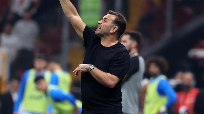 Galatasarayda iki futbolcu formayı garantiledi