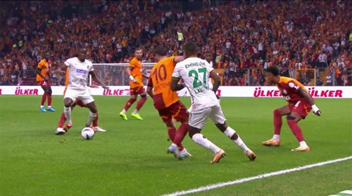 Trioda Galatasaray - Alanyaspor maçının tartışmalı pozisyonları değerlendirildi: Kırmızı kart ve penaltı beklenen anlar