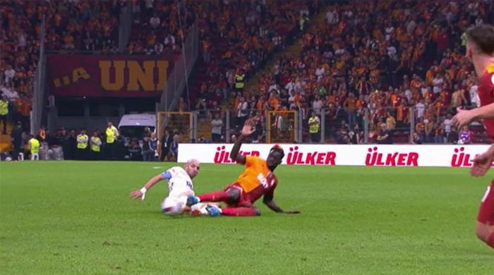 Trioda Galatasaray - Alanyaspor maçının tartışmalı pozisyonları değerlendirildi: Kırmızı kart ve penaltı beklenen anlar