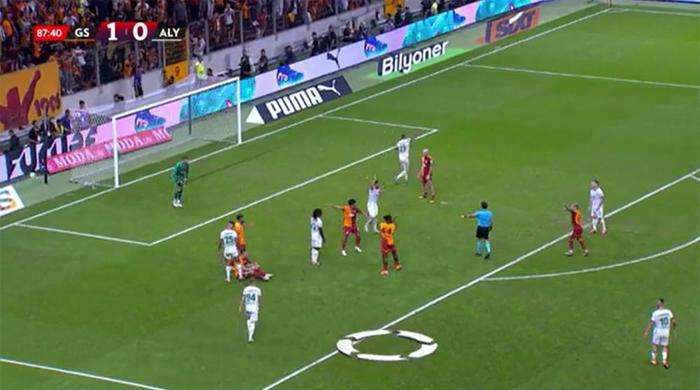 Trioda Galatasaray - Alanyaspor maçının tartışmalı pozisyonları değerlendirildi: Kırmızı kart ve penaltı beklenen anlar