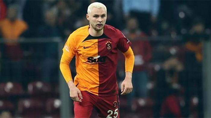 AÇIKLAMALARI OLAY OLDU
Öte yandan Danimarkalı futbolcunun geçen yıl ülkesi basınına verdiği bir röportaj çok ses getirmişti. Galatasaray'da süre alamadığı için sitemini dile getiren oyuncunun o dönem Sevilla'ya transferine kesin gözüyle bakılsa da oyuncu Türkiye'de kaldı.