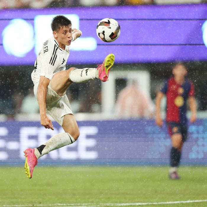 MADRİD DERBİSİ BARDAĞI TAŞIRDI