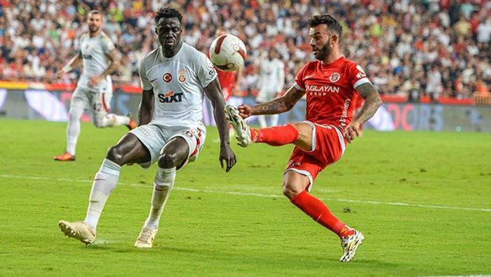 Antalyaspor: 7 Galatasaray: 35
Antalyaspor ile Galatasaray, Süper Lig’de bugüne kadar 56 kez rakip oldu. Sarı-Kırmızılılar 35 kez sahadan 3 puanla ayrıldı. Kırmızı Beyazlılar ise 7 defa rakibini mağlup etti. 14 mücadelede ise taraflar eşitliği bozamadı. Galatasaray’ın 108 golüne, Antalyaspor 49 golle karşılık verdi.