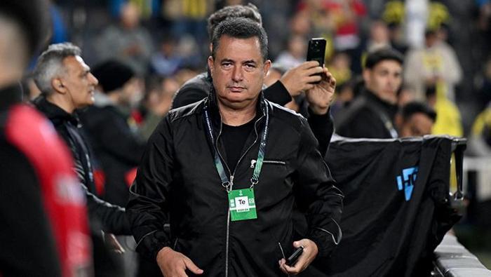 Fenerbahçe'den yılın son bombası!
Ara transfer döneminde atılacak imzalar daha şimdiden heyecanla beklenirken, asbaşkan Acun Ilıcalı önderliğinde yönetim bambaşka bir alanda çok büyük bir bomba patlattı.