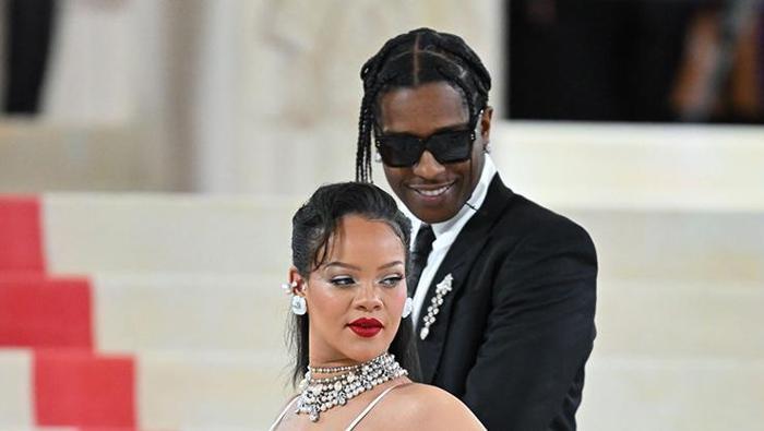 Yapılacak ödeme netleşmediSarı-Lacivertliler’in anlaşma çerçevesinde Rihanna ve ASAP Rocky’ye ne kadarlık bir ödeme yapacağı ise henüz netleşmedi.