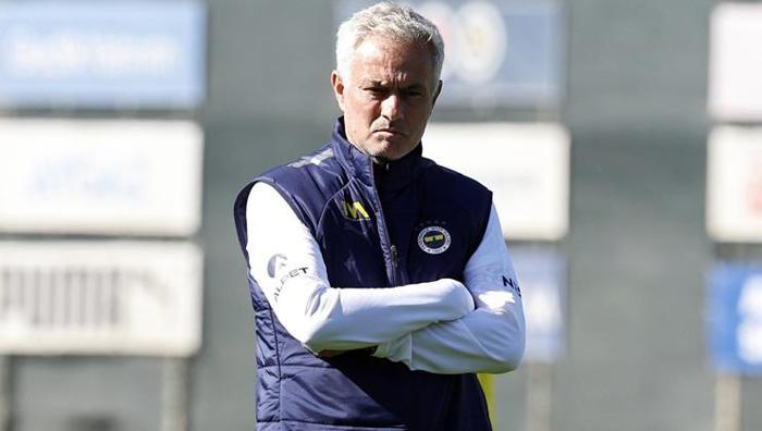 Şampiyonlar Ligi'ne ön elemede Lille'e elenerek veda eden Fenerbahçe, UEFA Avrupa Ligi gruplarında iki maçta topladığı dört puanla devam ediyor. Süper Lig'de ise 16 puan toplayan Jose Mourinho'nun ekibi maç eksiğiyle dördüncü sırada yer alıyor.