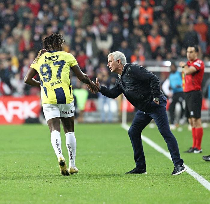 GALATASARAY’LA PUAN FARKI 8’E ÇIKTI