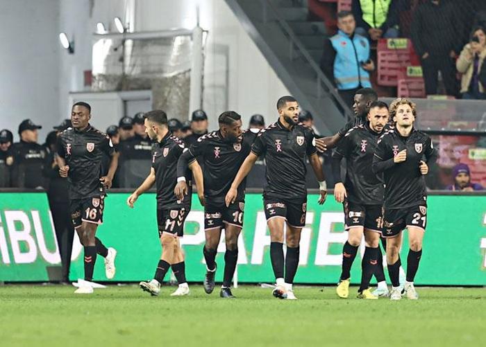 Fenerbahçenin Samsun maçı sonrası bomba sözler İsmail Kartaldan özür dilemek için kuyruğa gireceğiz