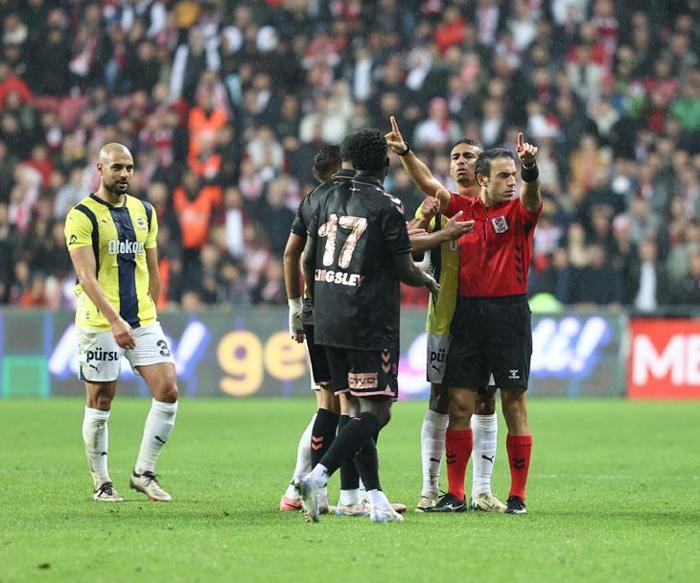 Deniz Çoban, Süper Ligde 9. hafta hakem performanslarını tek tek değerlendirdi Haftanın hayal kırıklığı...