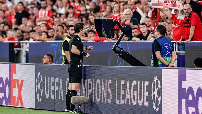Kerem Aktürkoğluna Halil Umut Meler şoku: 3 kez VARdan döndü, Benfica dağıldı