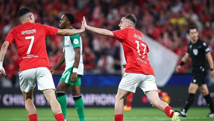 Kerem Aktürkoğluna Halil Umut Meler şoku: 3 kez VARdan döndü, Benfica dağıldı