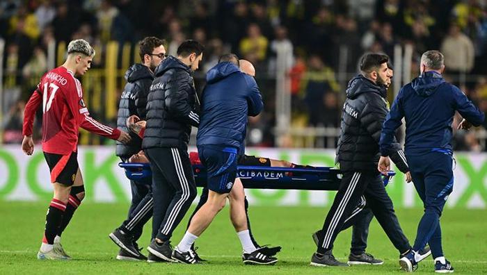Fenerbahçe-Manchester United maçını bu sözle özetledi: Mourinhonun hep iki yüzlü olduğu söylenir Ateş çukuru gecesi...