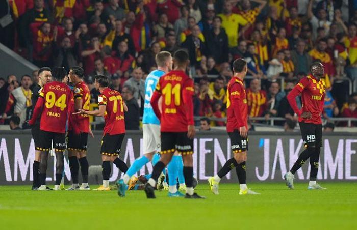 OYUNCULARI GELİŞTİRDİ