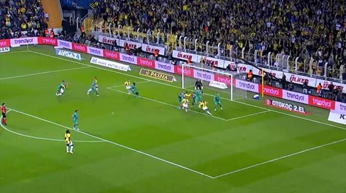 Trioda Fenerbahçe - Bodrum FK maçının tartışmalı pozisyonları değerlendirildi: Penaltı beklenen anlar