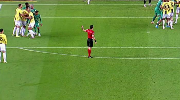 Trioda Fenerbahçe - Bodrum FK maçının tartışmalı pozisyonları değerlendirildi: Penaltı beklenen anlar