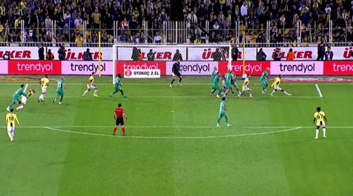 Trioda Fenerbahçe - Bodrum FK maçının tartışmalı pozisyonları değerlendirildi: Penaltı beklenen anlar