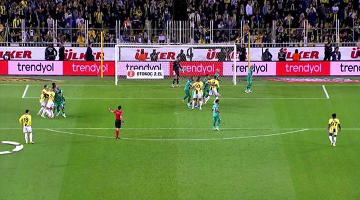 Trioda Fenerbahçe - Bodrum FK maçının tartışmalı pozisyonları değerlendirildi: Penaltı beklenen anlar