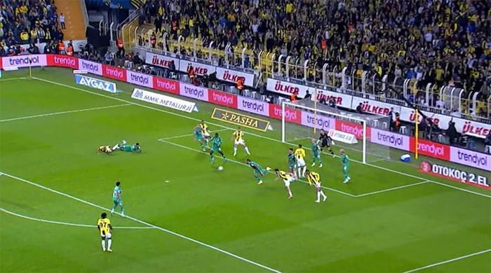 Trioda Fenerbahçe - Bodrum FK maçının tartışmalı pozisyonları değerlendirildi: Penaltı beklenen anlar