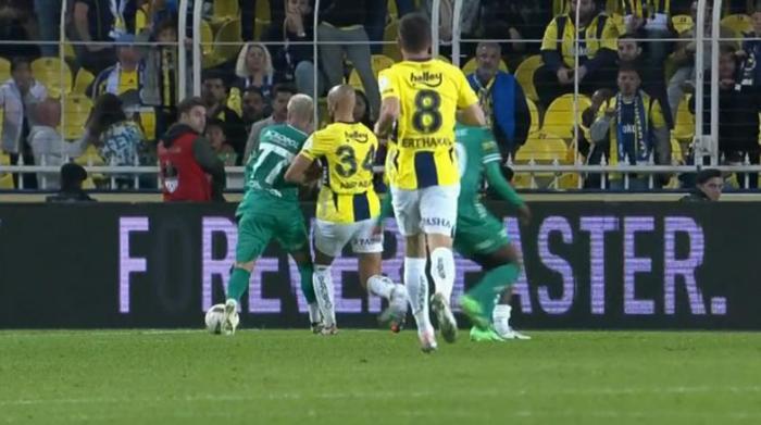 Trioda Fenerbahçe - Bodrum FK maçının tartışmalı pozisyonları değerlendirildi: Penaltı beklenen anlar