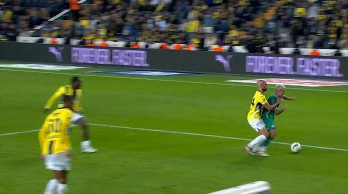 Trioda Fenerbahçe - Bodrum FK maçının tartışmalı pozisyonları değerlendirildi: Penaltı beklenen anlar