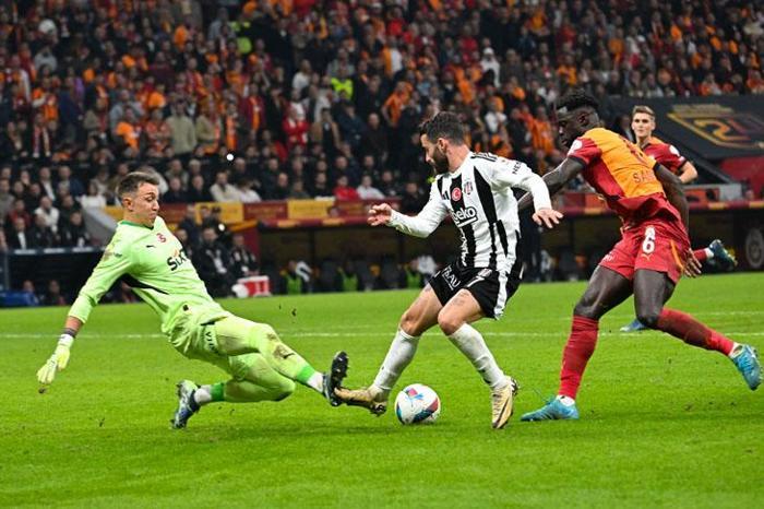 SAVUNMA BAKANI DAVINSON SANCHEZ