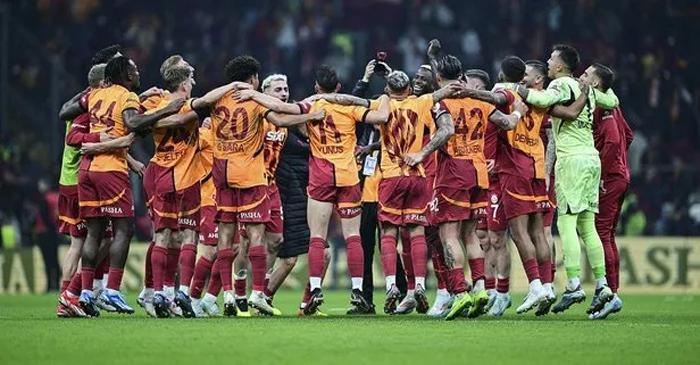 YÖNETİME RESTİ ÇEKTİ